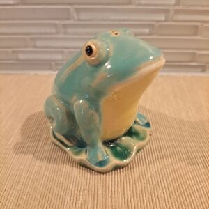 Vtg Henriksen Imports Kitschy Ceramic Frogs Lily Pads ONE Shaker